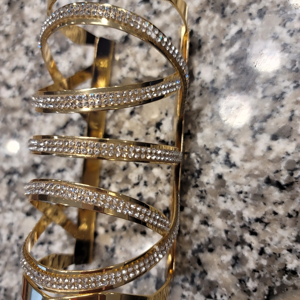 Golden bangle - Picture 2 of 4